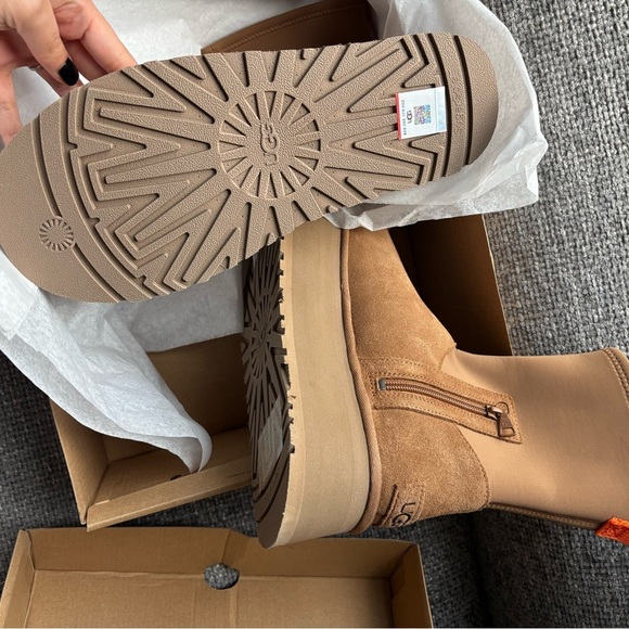 BRAND NEW UGG WOMEN’S CLASSIC DIPPER BOOTS – SIZE 8 W/ BOX! - Picture 9 of 13